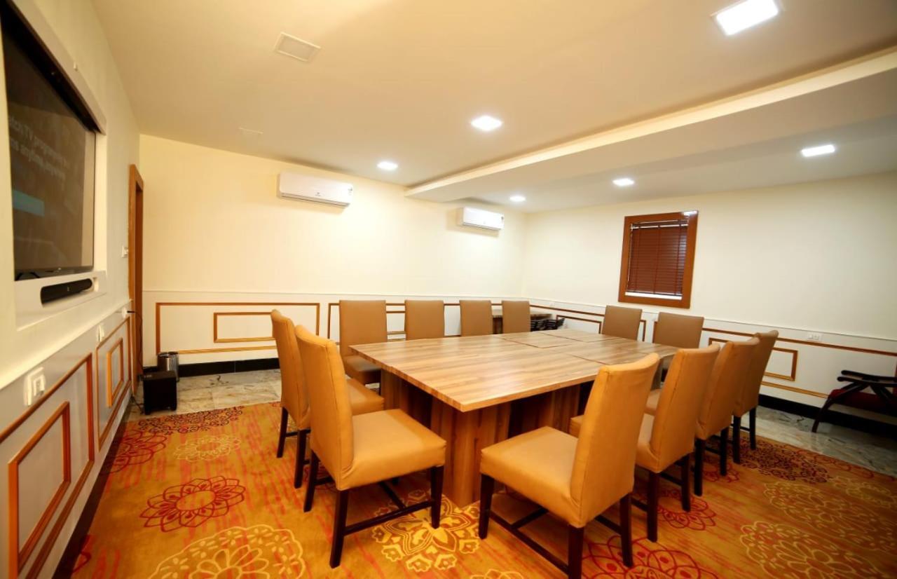 Banyan Hotel&Restro Hisar Екстер'єр фото